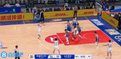 連續(xù)吃癟！克里斯先是籃下被李炎哲大帽&又被李炎哲生斷